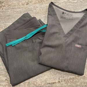Figs Scrubs Large Graphite Grey .